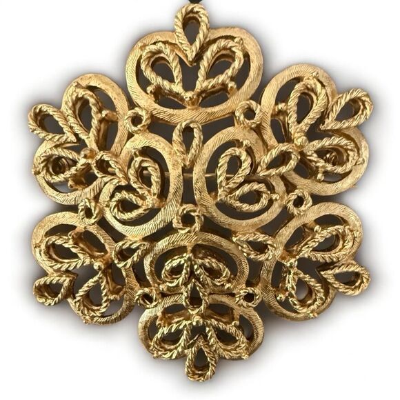 Vintage TRIFARI Gold-Tone Filigree Brooch – Ornate Scroll Design - Picture 1 of 15